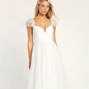 Lulu’s Feelin’ Flirtatious Swiss Dot Tulle Dress